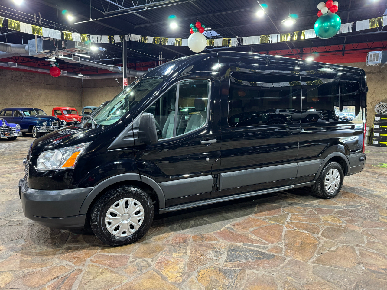 Ford Transit Passenger Wagon T-350 148" Med Roof XLT Sliding RH Dr 2018