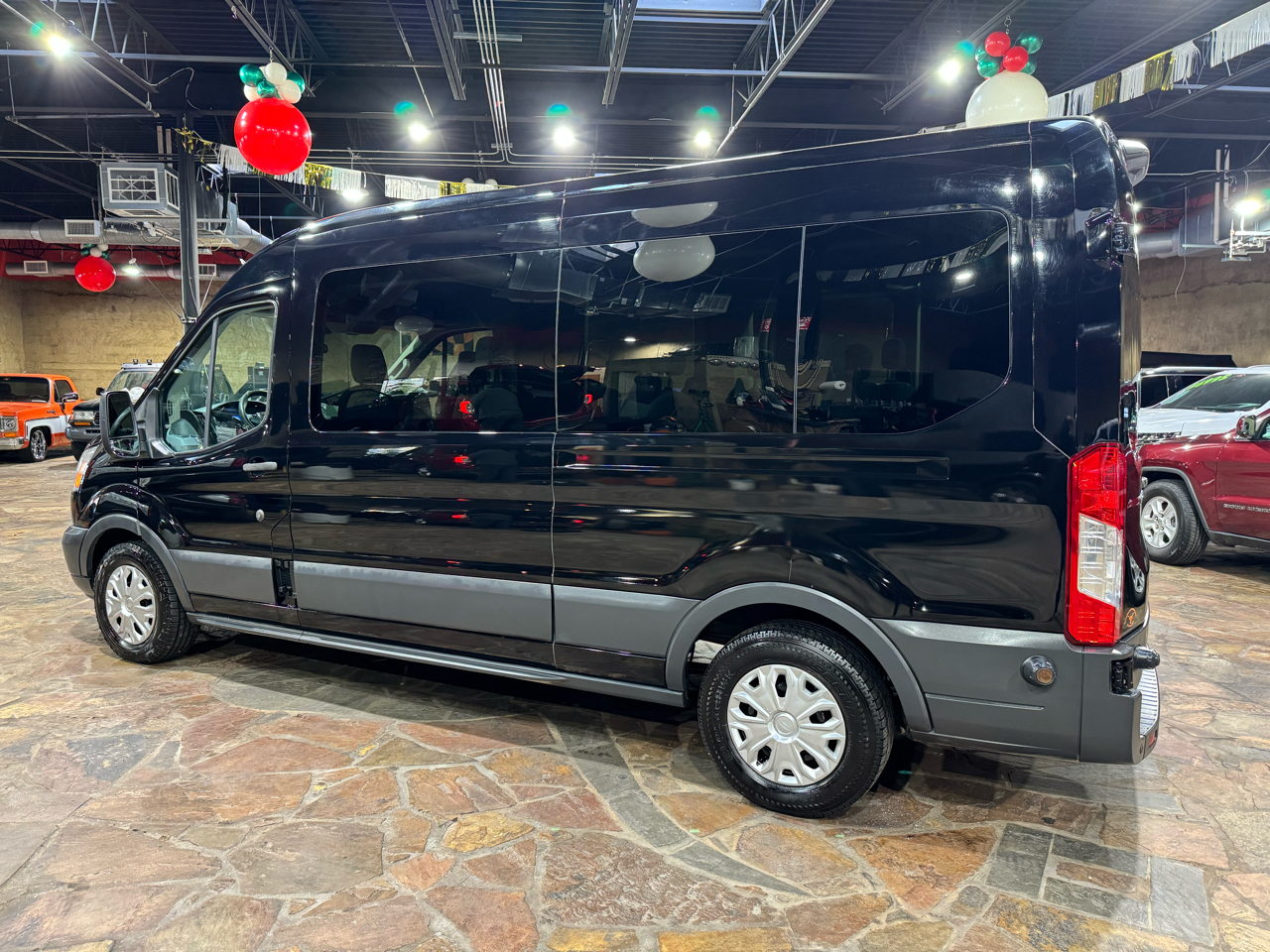 Ford Transit Passenger Wagon T-350 148" Med Roof XLT Sliding RH Dr 2018