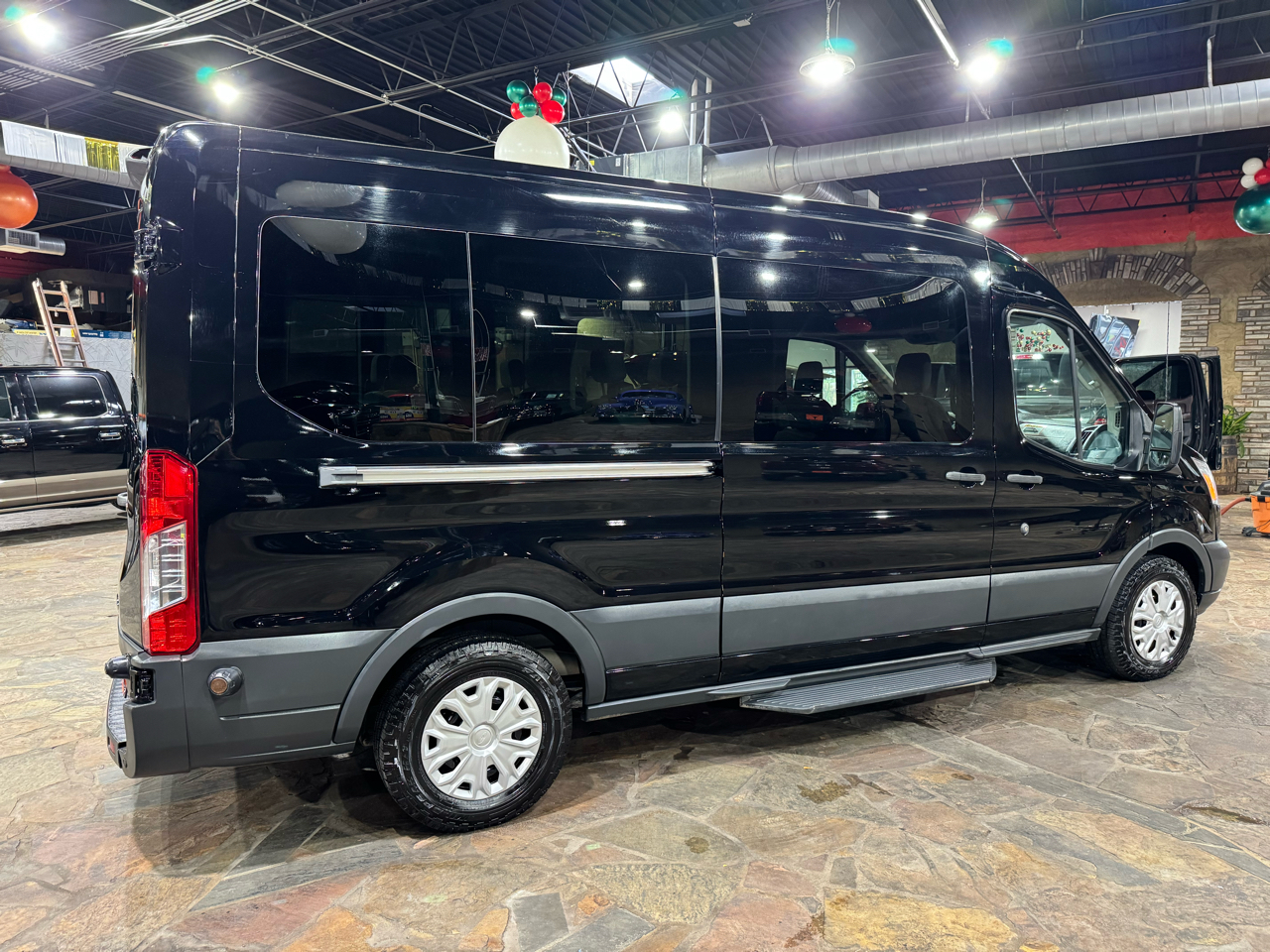 Ford Transit Passenger Wagon T-350 148" Med Roof XLT Sliding RH Dr 2018