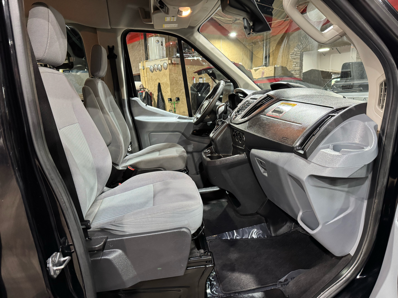 Ford Transit Passenger Wagon T-350 148" Med Roof XLT Sliding RH Dr 2018