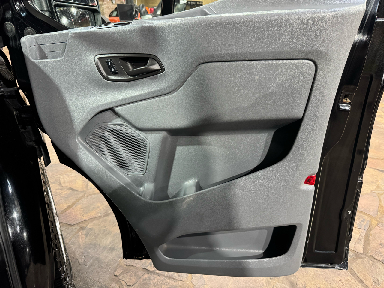 Ford Transit Passenger Wagon T-350 148" Med Roof XLT Sliding RH Dr 2018