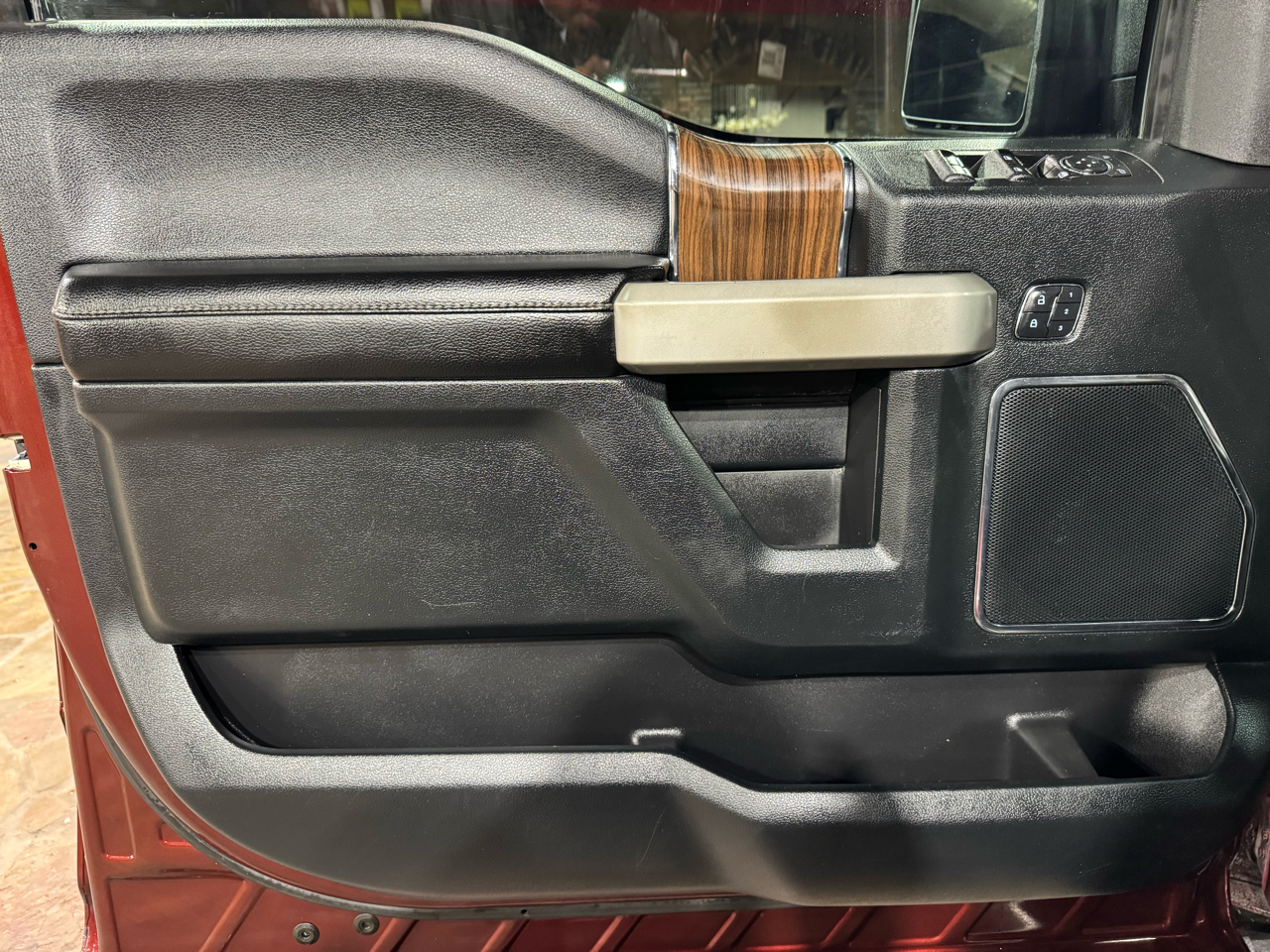 Ford F-150 4WD SuperCrew 145" Lariat 2016