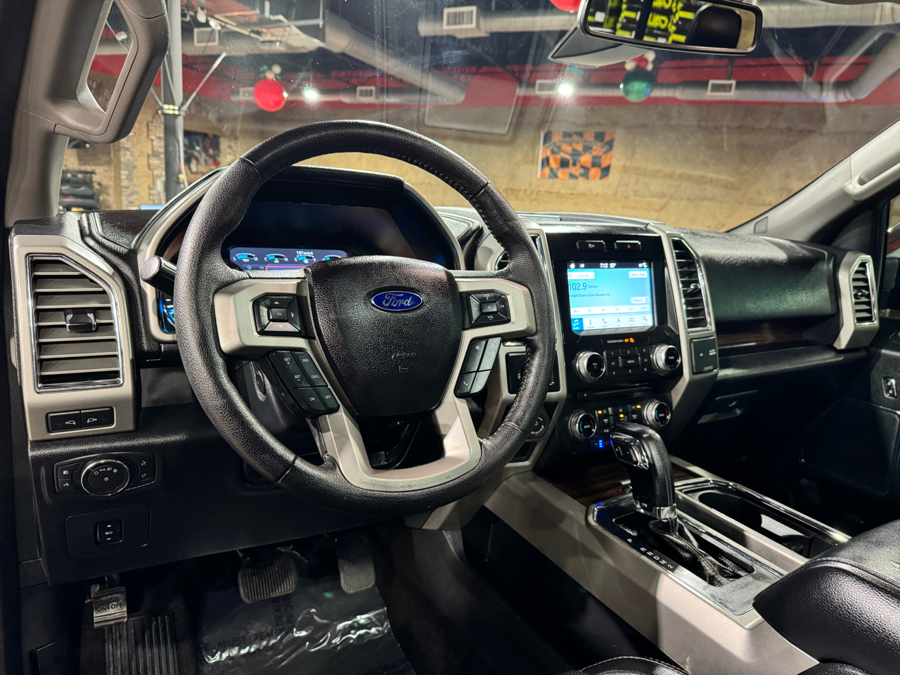 Ford F-150 4WD SuperCrew 145" Lariat 2016