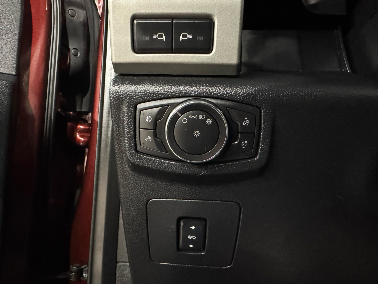 Ford F-150 4WD SuperCrew 145" Lariat 2016