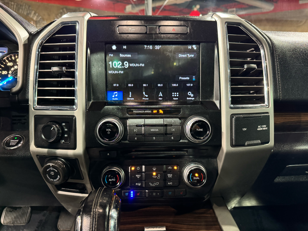 Ford F-150 4WD SuperCrew 145" Lariat 2016