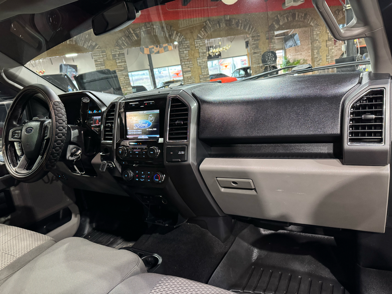 Ford F-150 2WD Supercab 133" XLT 2015