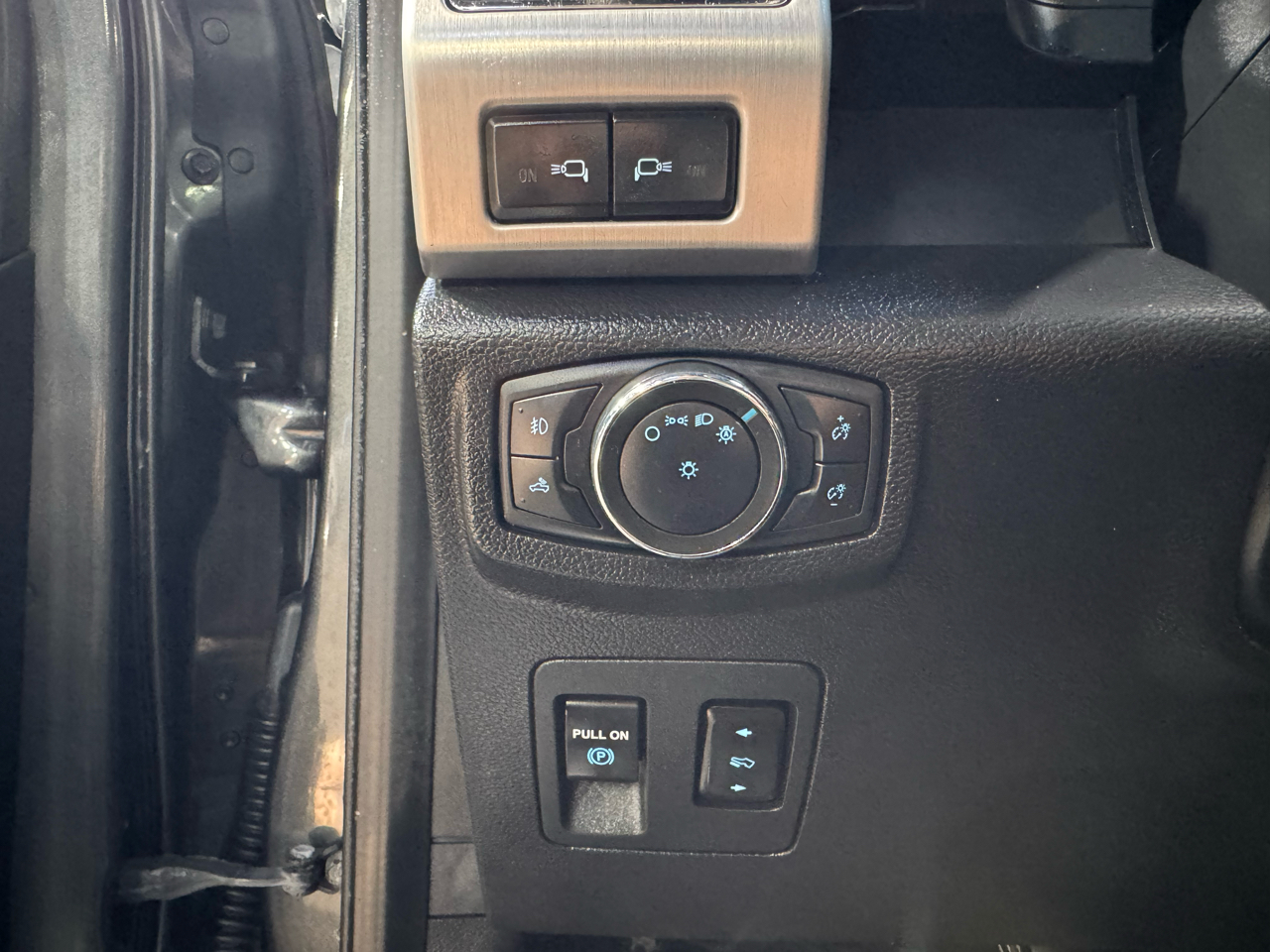 Ford F-150 Platinum 4WD SuperCrew 5.5' Box 2020