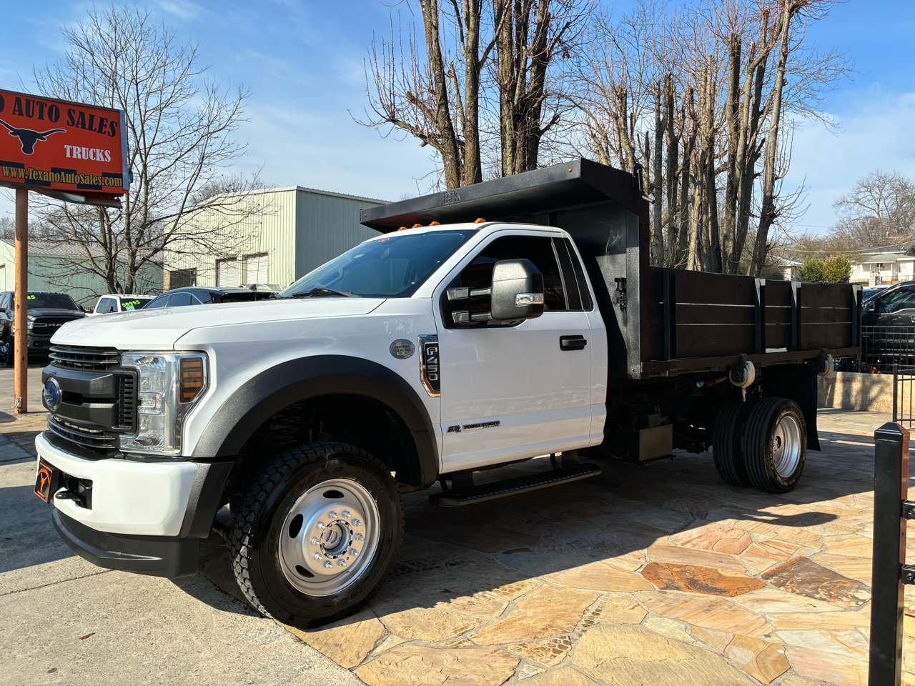 Ford Super Duty F-450 DRW XLT 4WD Reg Cab 145" WB 60" CA XLT 2019