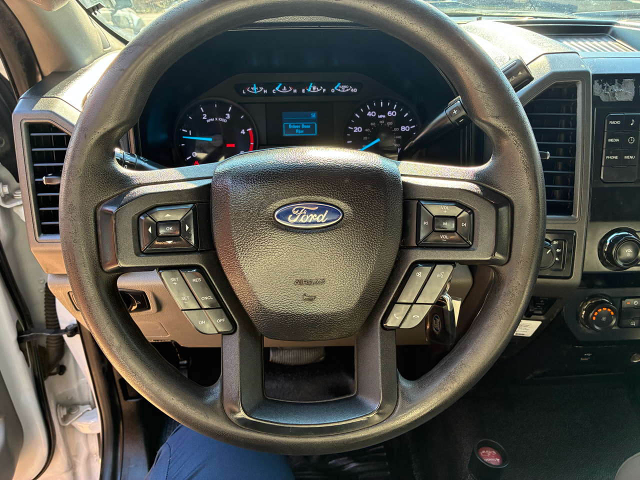 Ford Super Duty F-450 DRW XLT 4WD Reg Cab 145" WB 60" CA XLT 2019