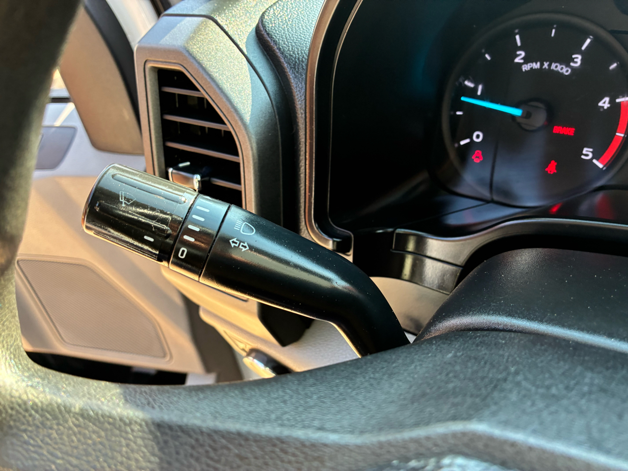 Ford Super Duty F-450 DRW XLT 4WD Reg Cab 145" WB 60" CA XLT 2019