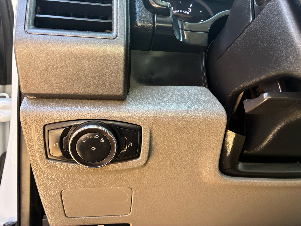 Ford Super Duty F-450 DRW XLT 4WD Reg Cab 145" WB 60" CA XLT 2019