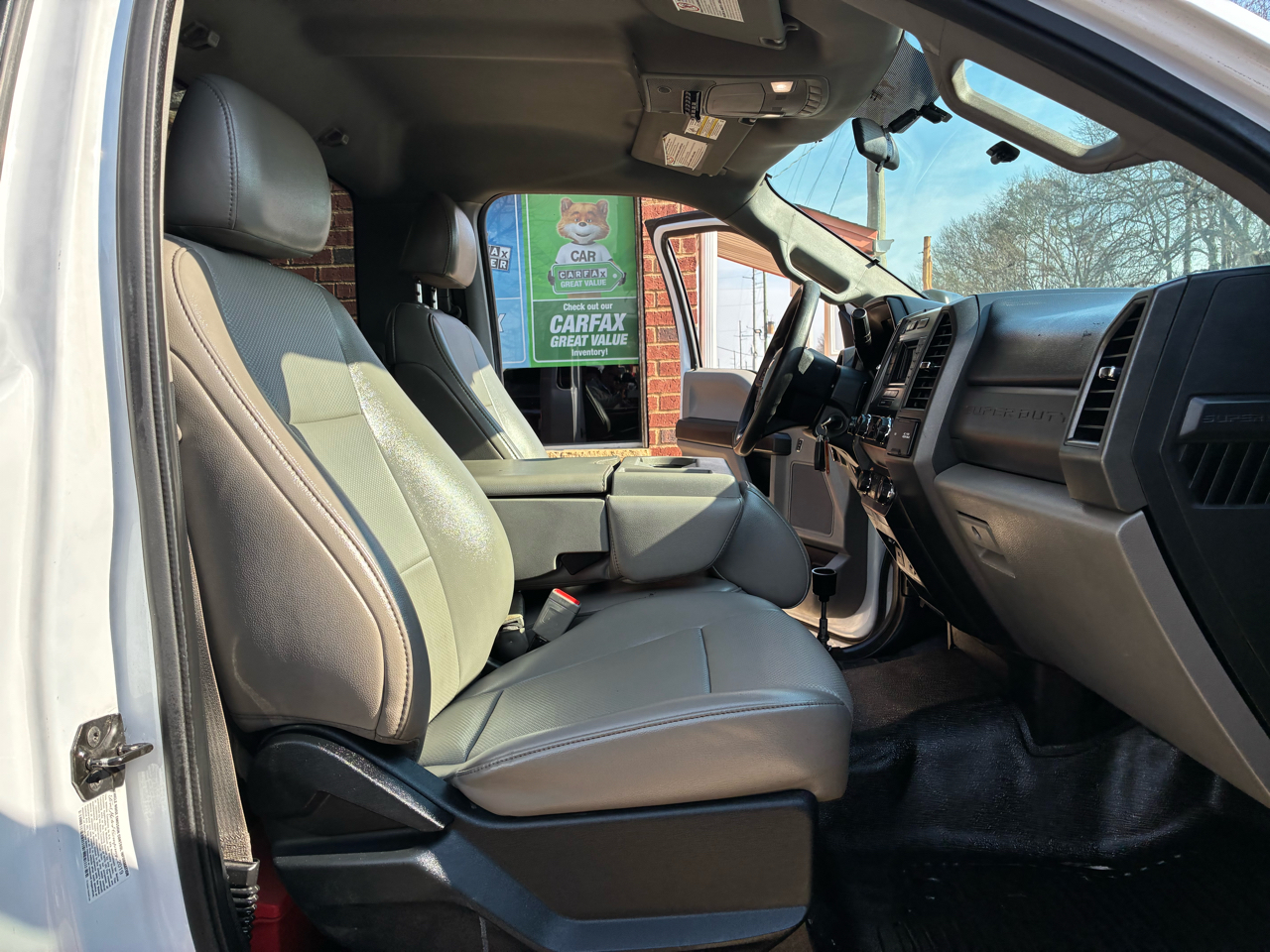 Ford Super Duty F-450 DRW XLT 4WD Reg Cab 145" WB 60" CA XLT 2019