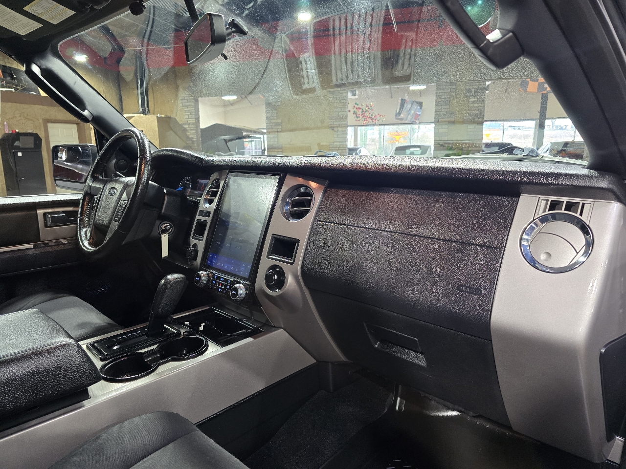 Ford Expedition EL 4WD 4dr XLT 2017