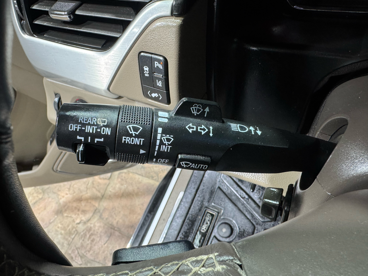 GMC Yukon XL 2WD 4dr SLT 2015