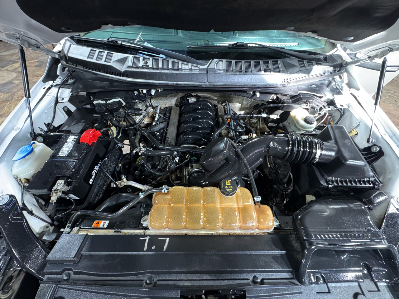 Ford F-150 4WD SuperCrew 145" Lariat 2016