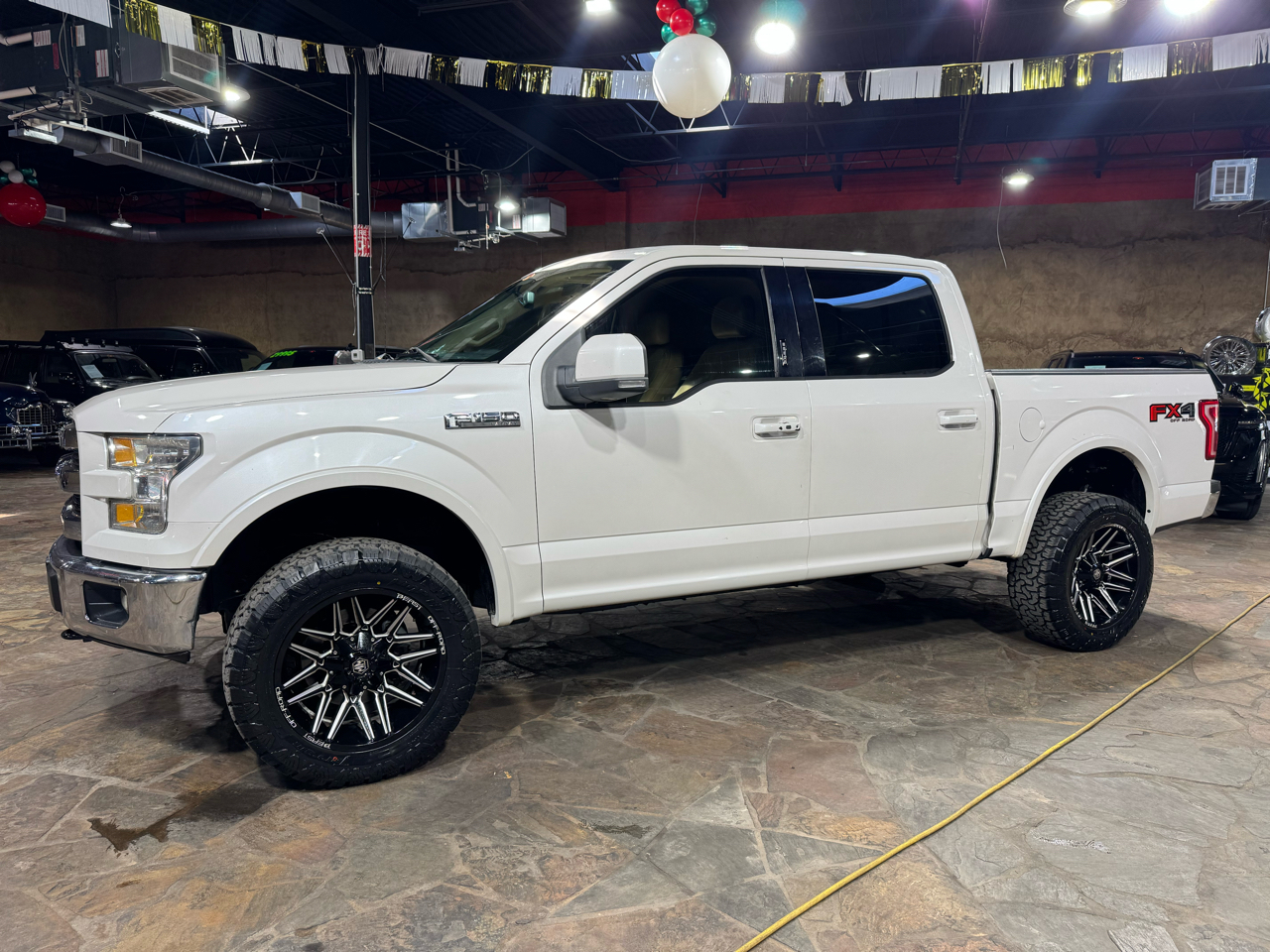 Ford F-150 4WD SuperCrew 145" Lariat 2016