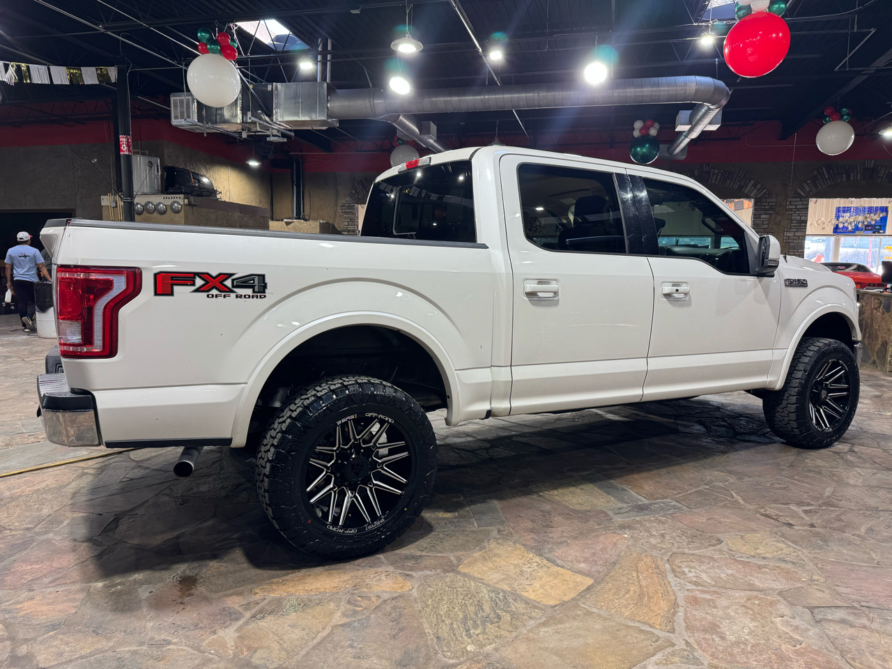 Ford F-150 4WD SuperCrew 145" Lariat 2016