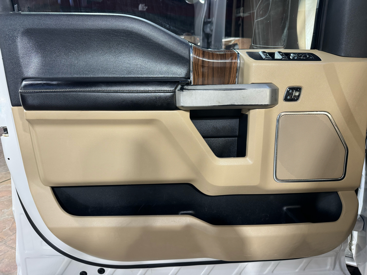 Ford F-150 4WD SuperCrew 145" Lariat 2016