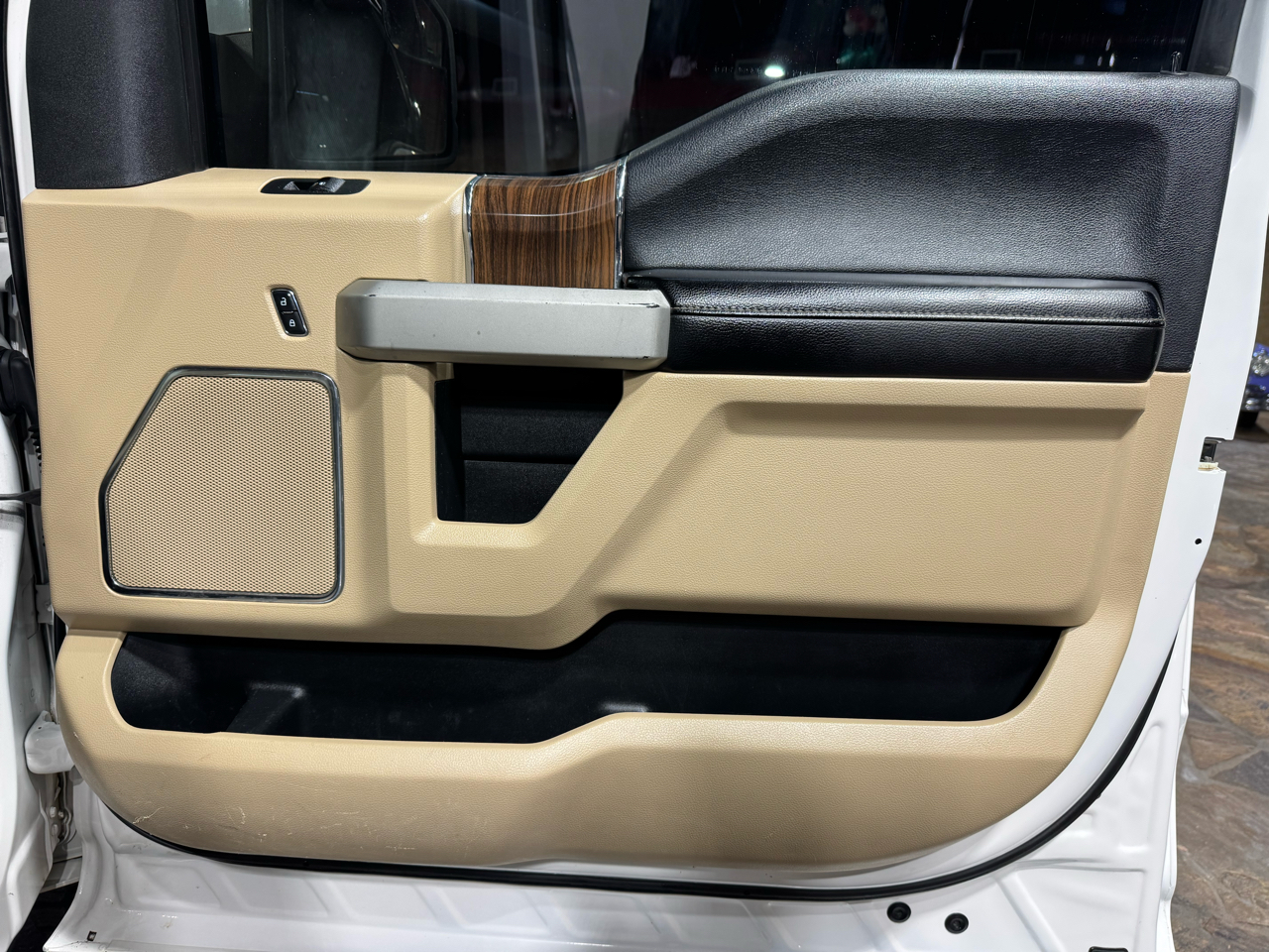 Ford F-150 4WD SuperCrew 145" Lariat 2016