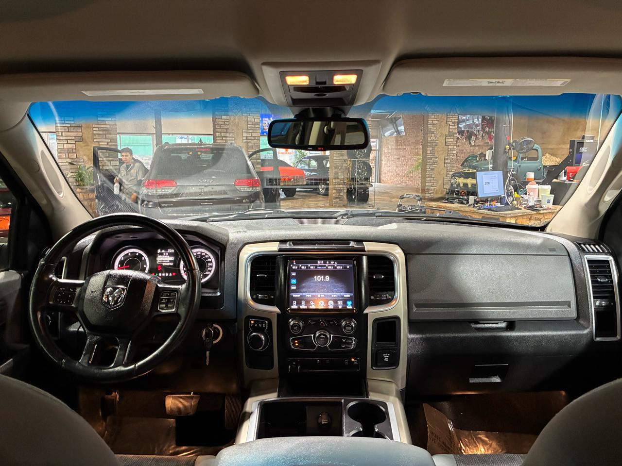 RAM 1500 2WD Crew Cab 140.5" Big Horn 2014