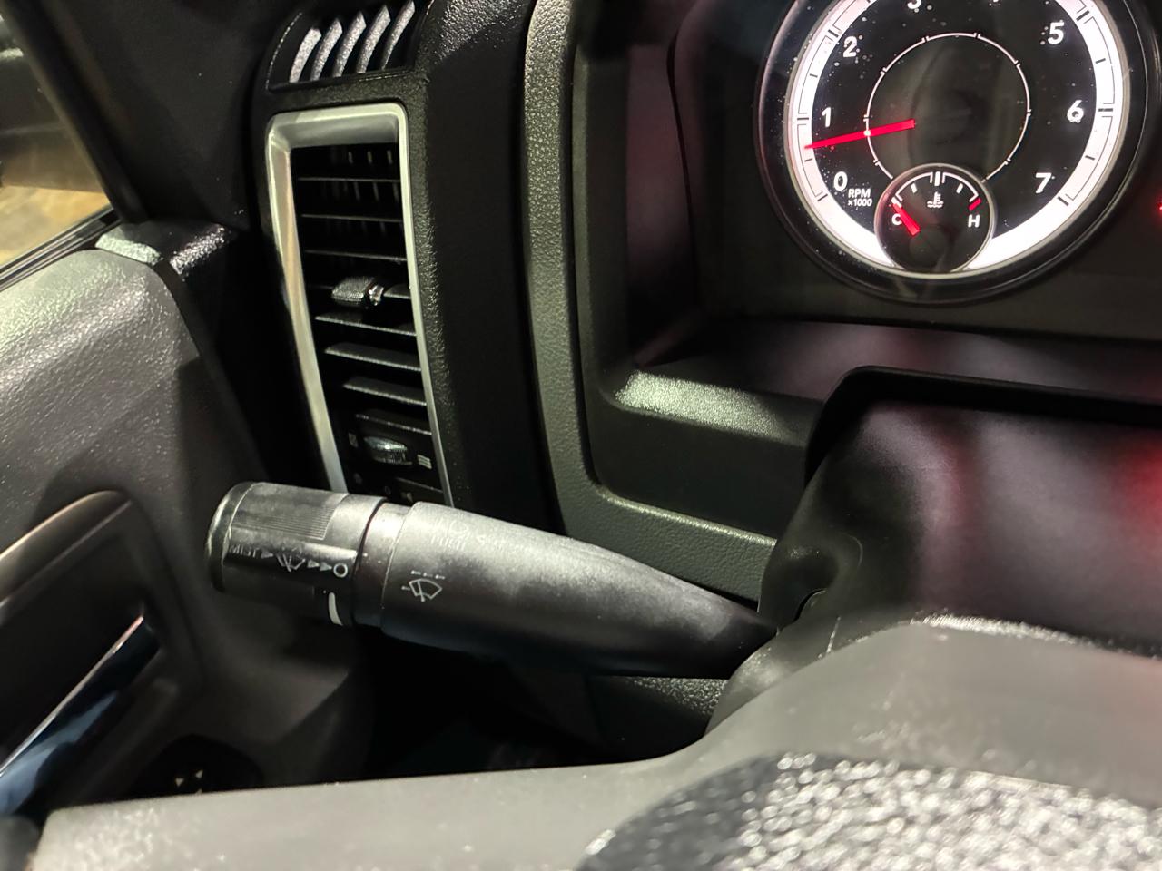 RAM 1500 2WD Crew Cab 140.5" Big Horn 2014