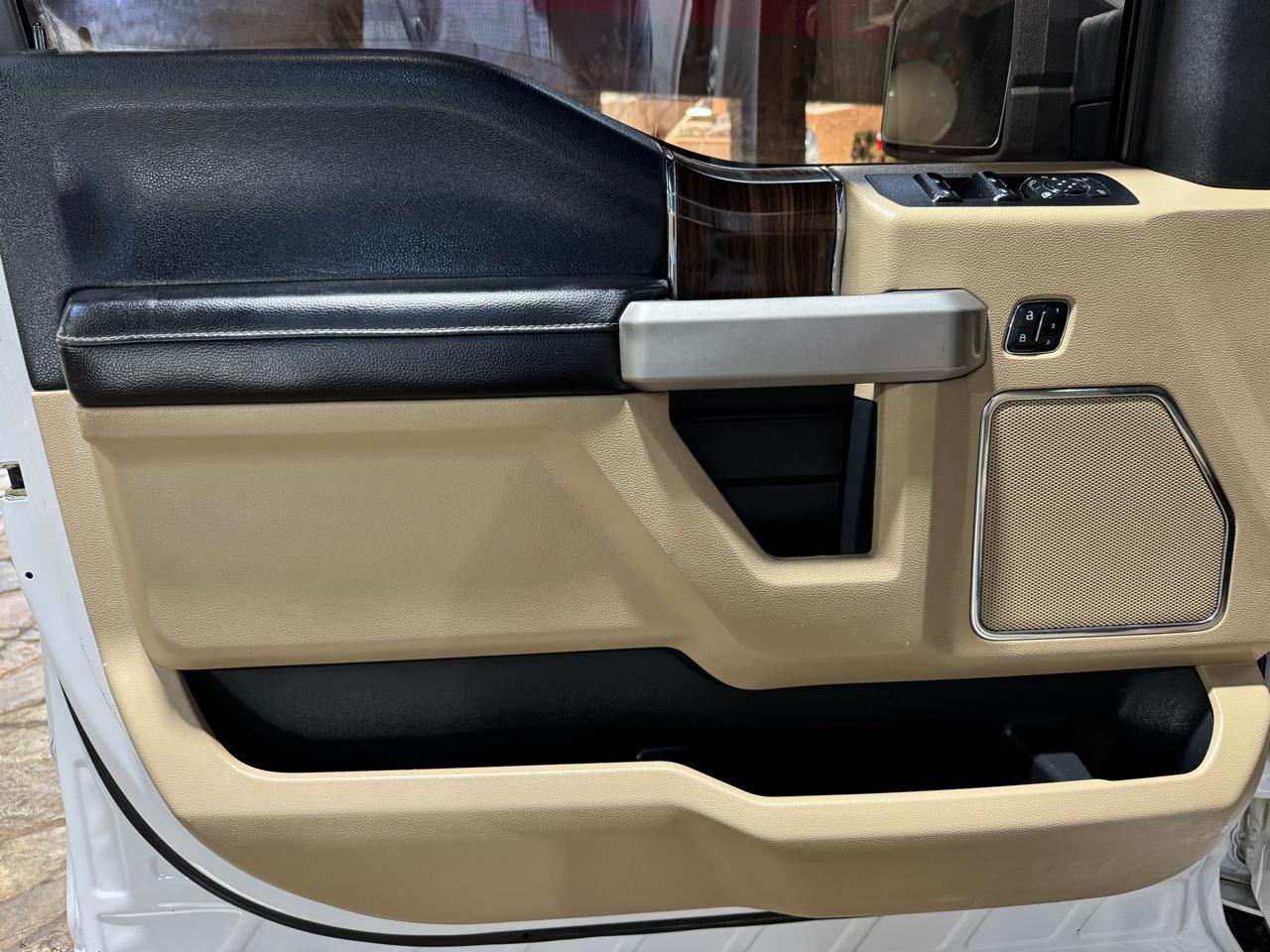 Ford F-150 4WD SuperCrew 145" Lariat 2016