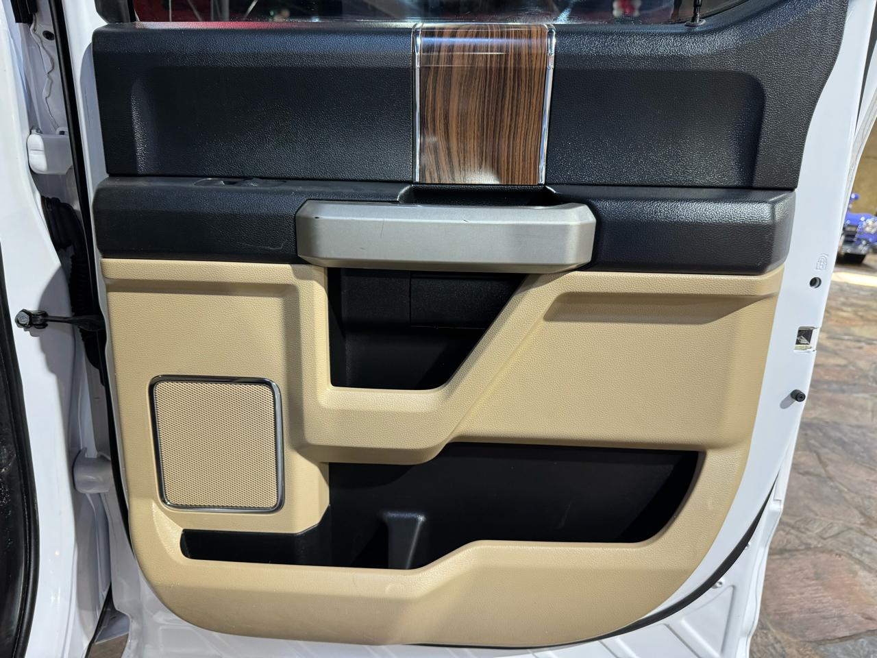 Ford F-150 4WD SuperCrew 145" Lariat 2016