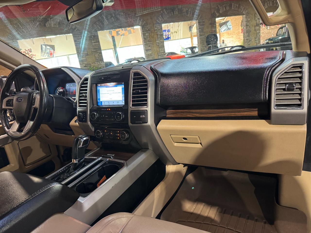 Ford F-150 4WD SuperCrew 145" Lariat 2016