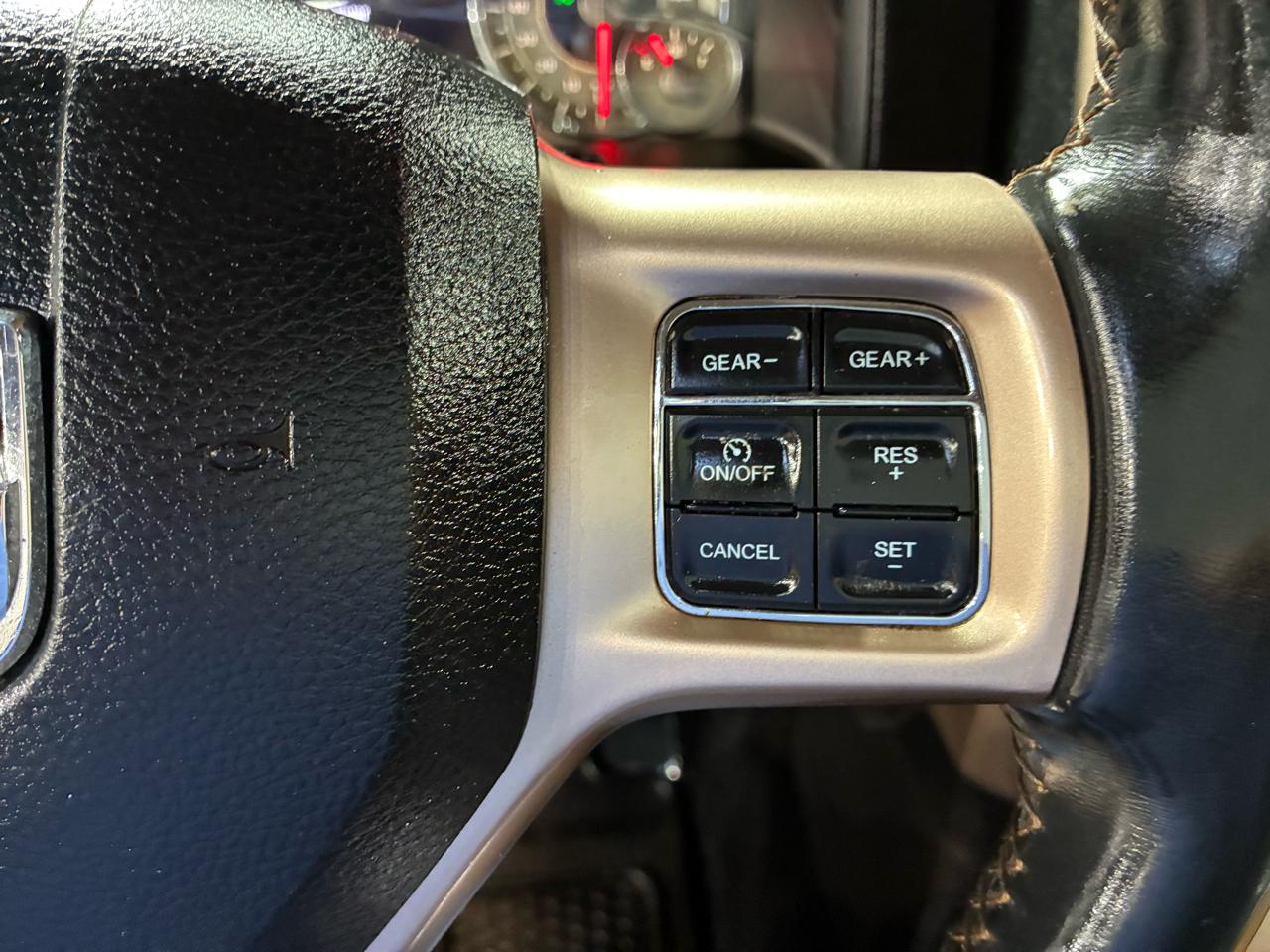 RAM 1500 4WD Crew Cab 140.5" Longhorn 2016