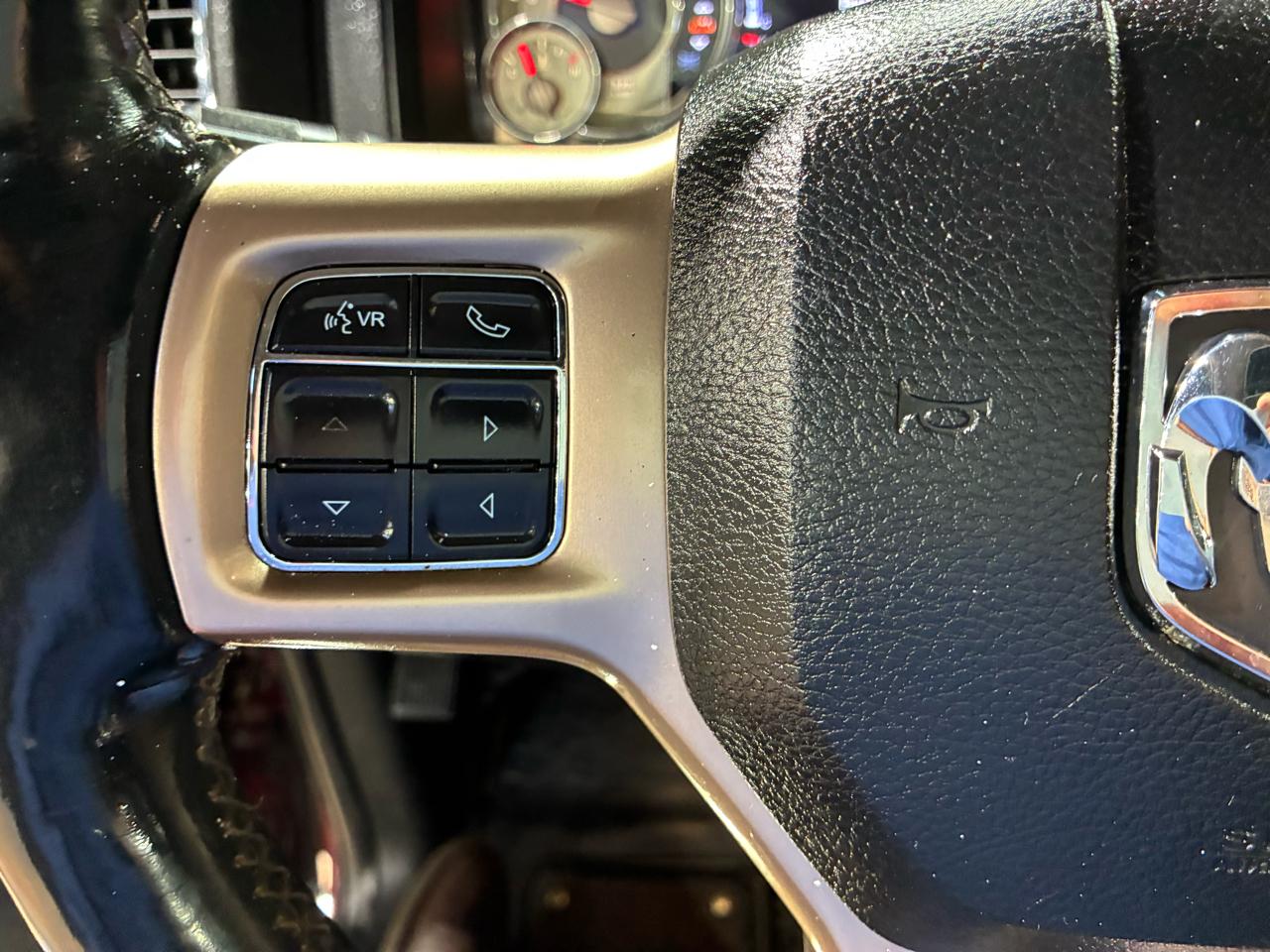 RAM 1500 4WD Crew Cab 140.5" Longhorn 2016