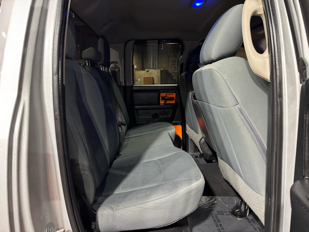 RAM 1500 2WD Quad Cab 140.5" Express 2016