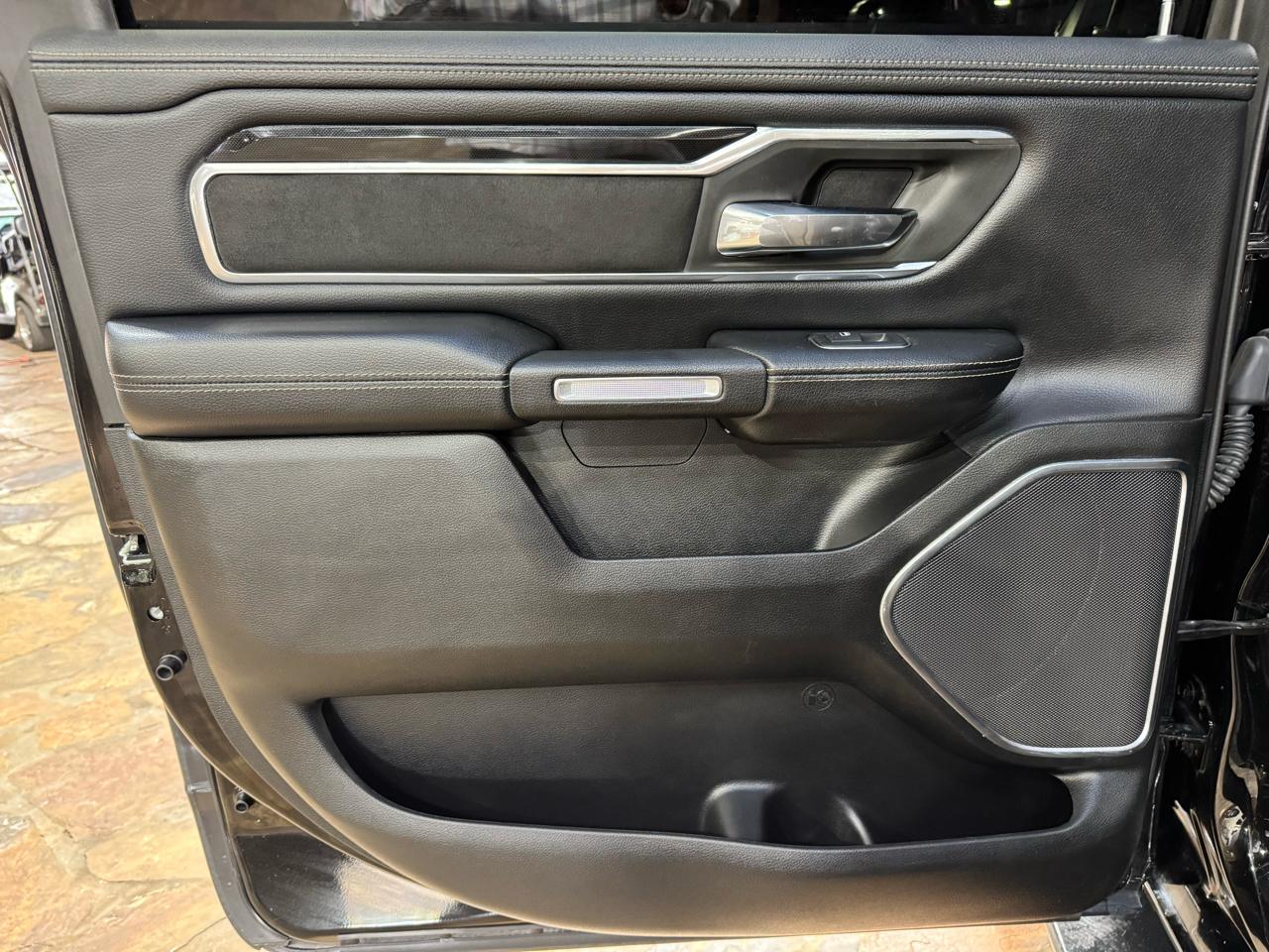 RAM 1500 Laramie 4x2 Crew Cab 5'7" Box 2019