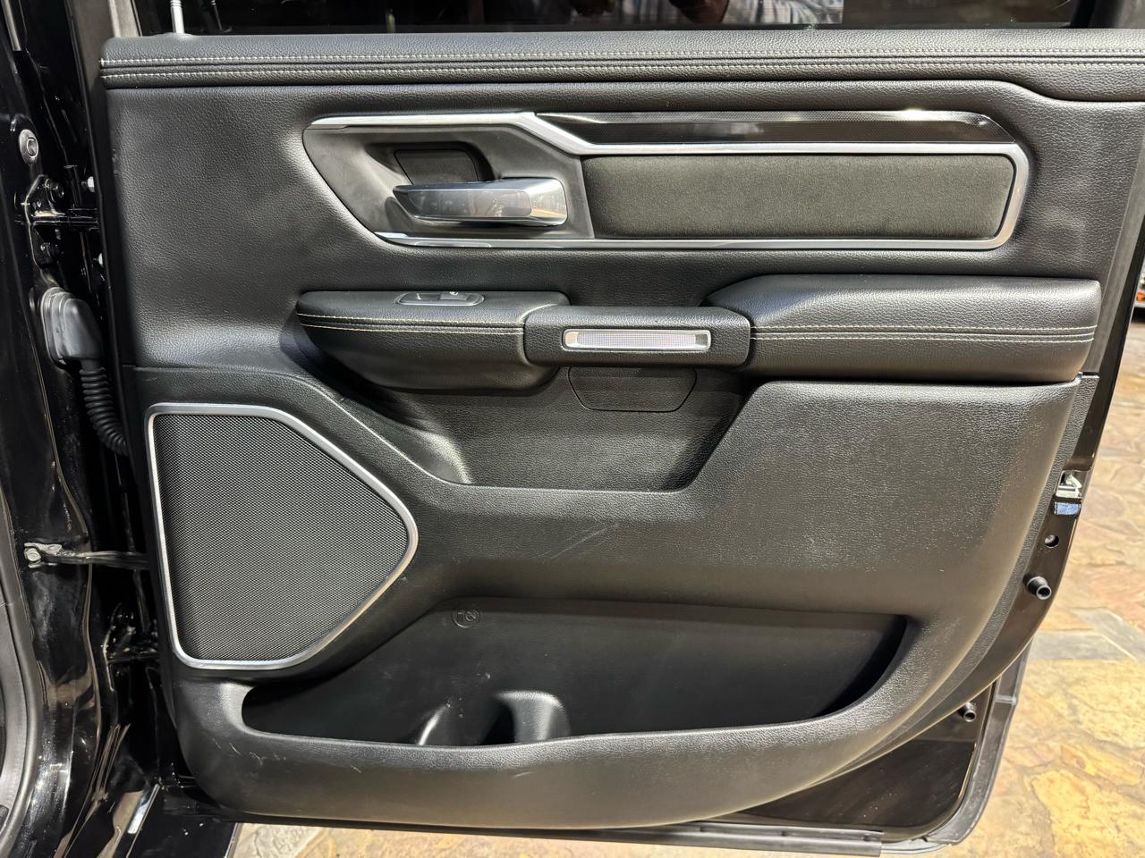 RAM 1500 Laramie 4x2 Crew Cab 5'7" Box 2019