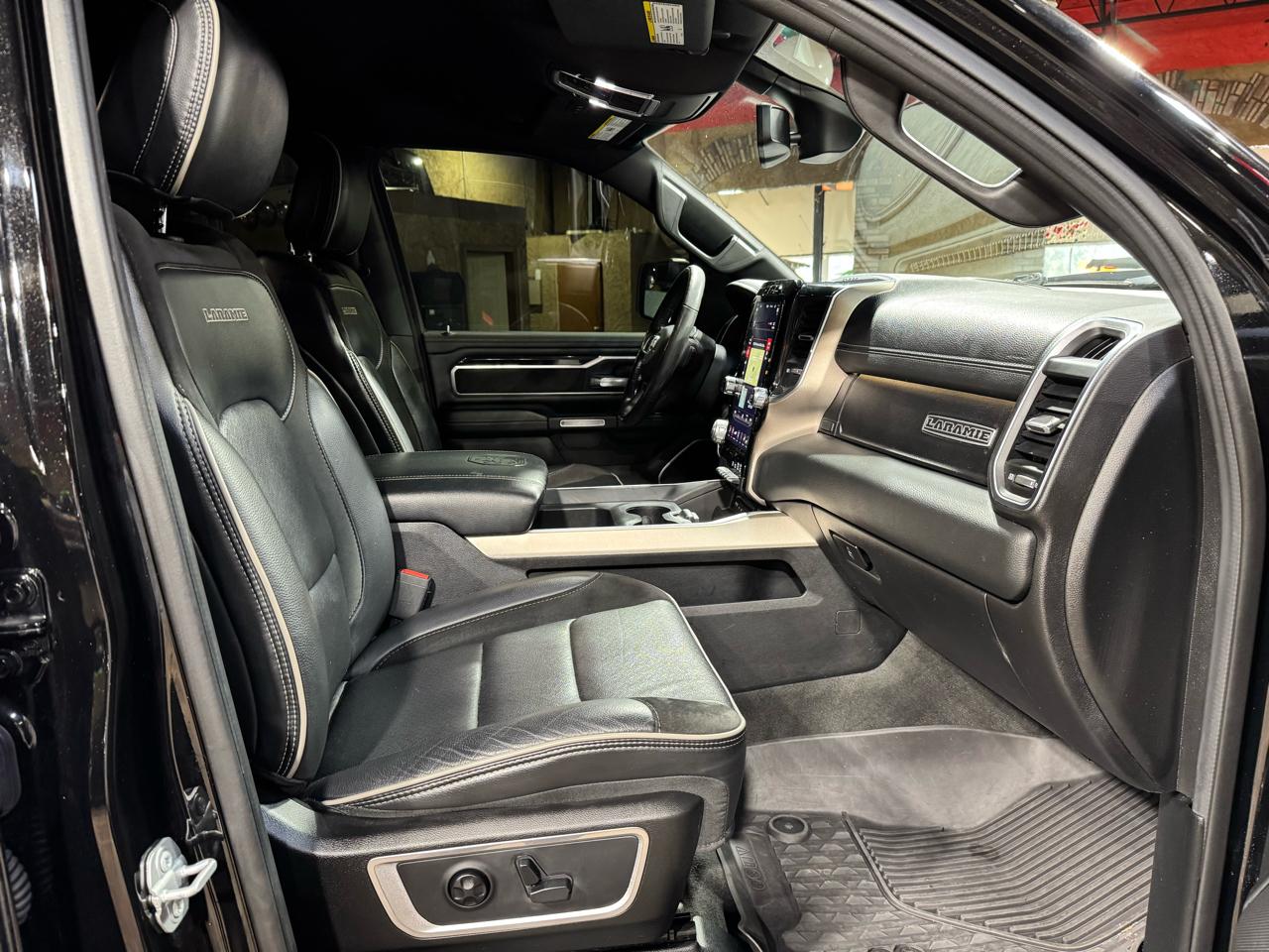 RAM 1500 Laramie 4x2 Crew Cab 5'7" Box 2019