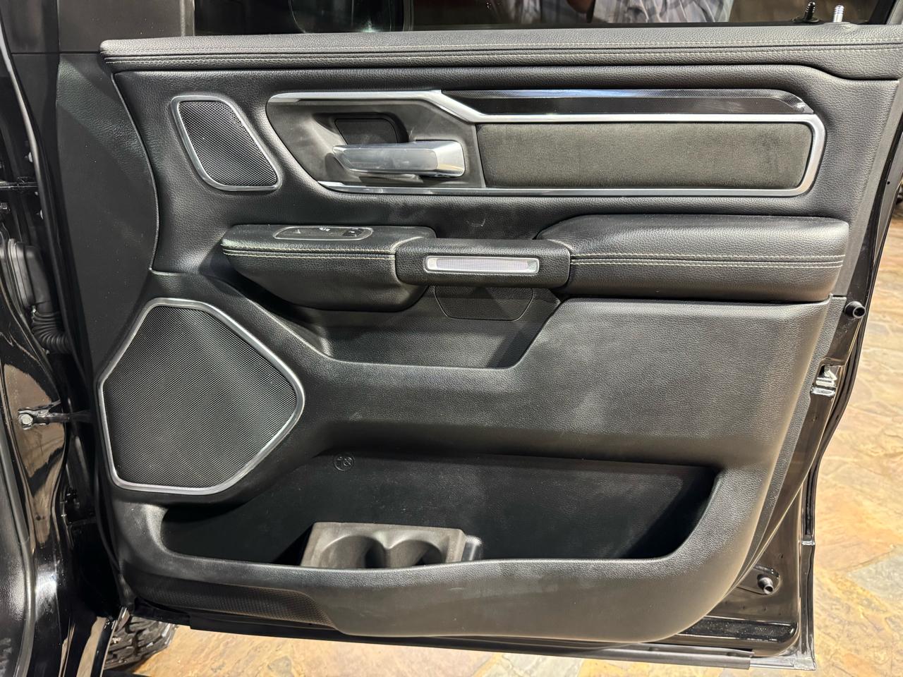 RAM 1500 Laramie 4x2 Crew Cab 5'7" Box 2019