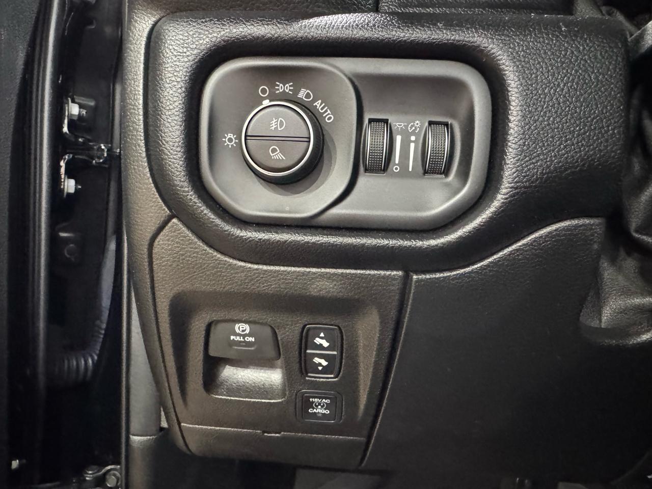 RAM 1500 Laramie 4x2 Crew Cab 5'7" Box 2019