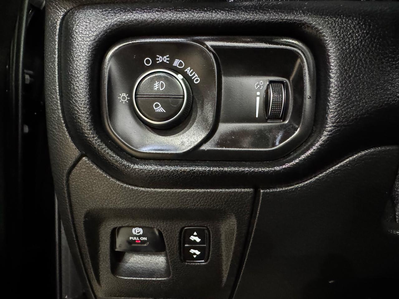 RAM 1500 Big Horn 4x2 Crew Cab 5'7" Box 2020