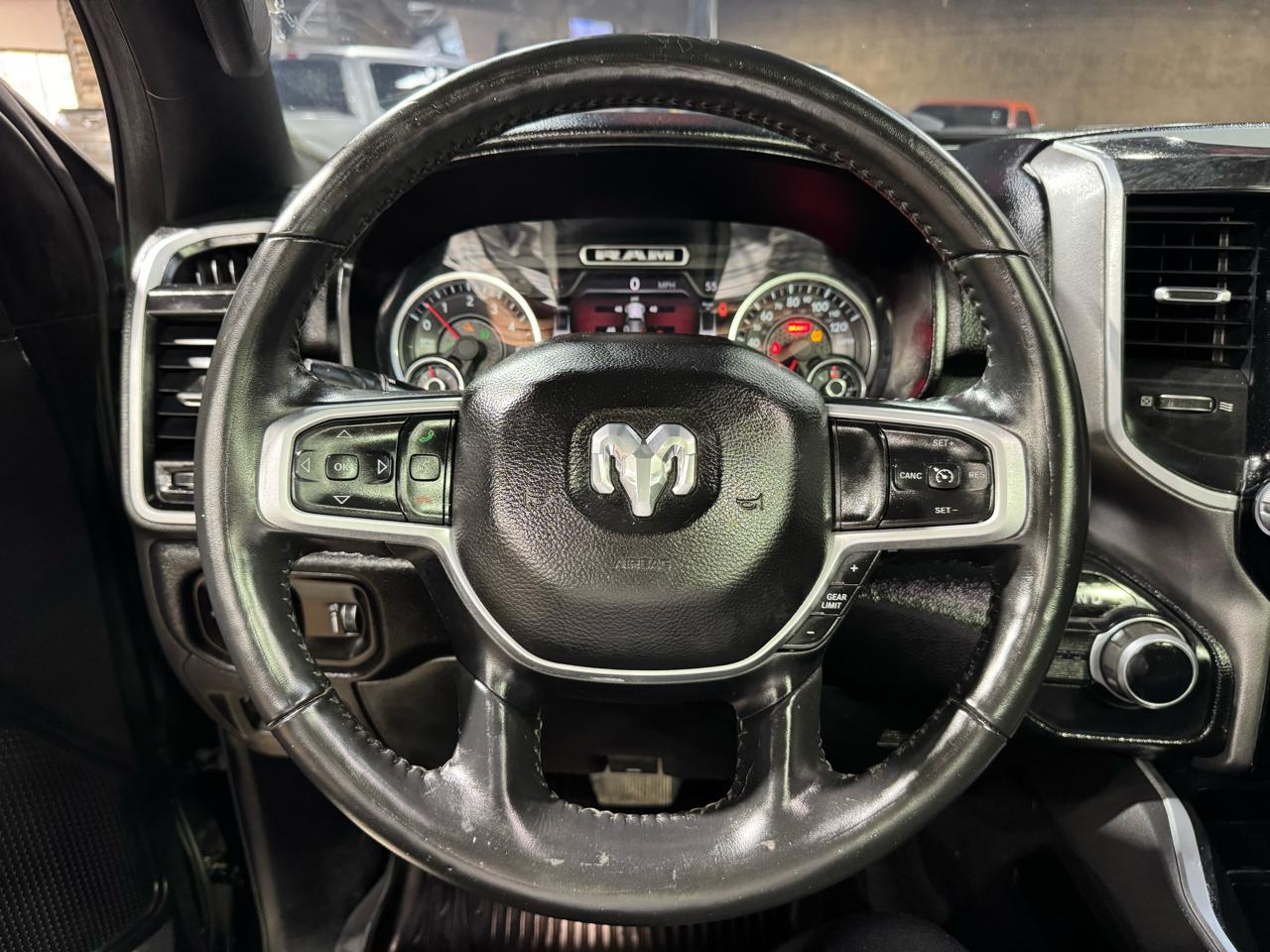 RAM 1500 Big Horn 4x2 Crew Cab 5'7" Box 2020