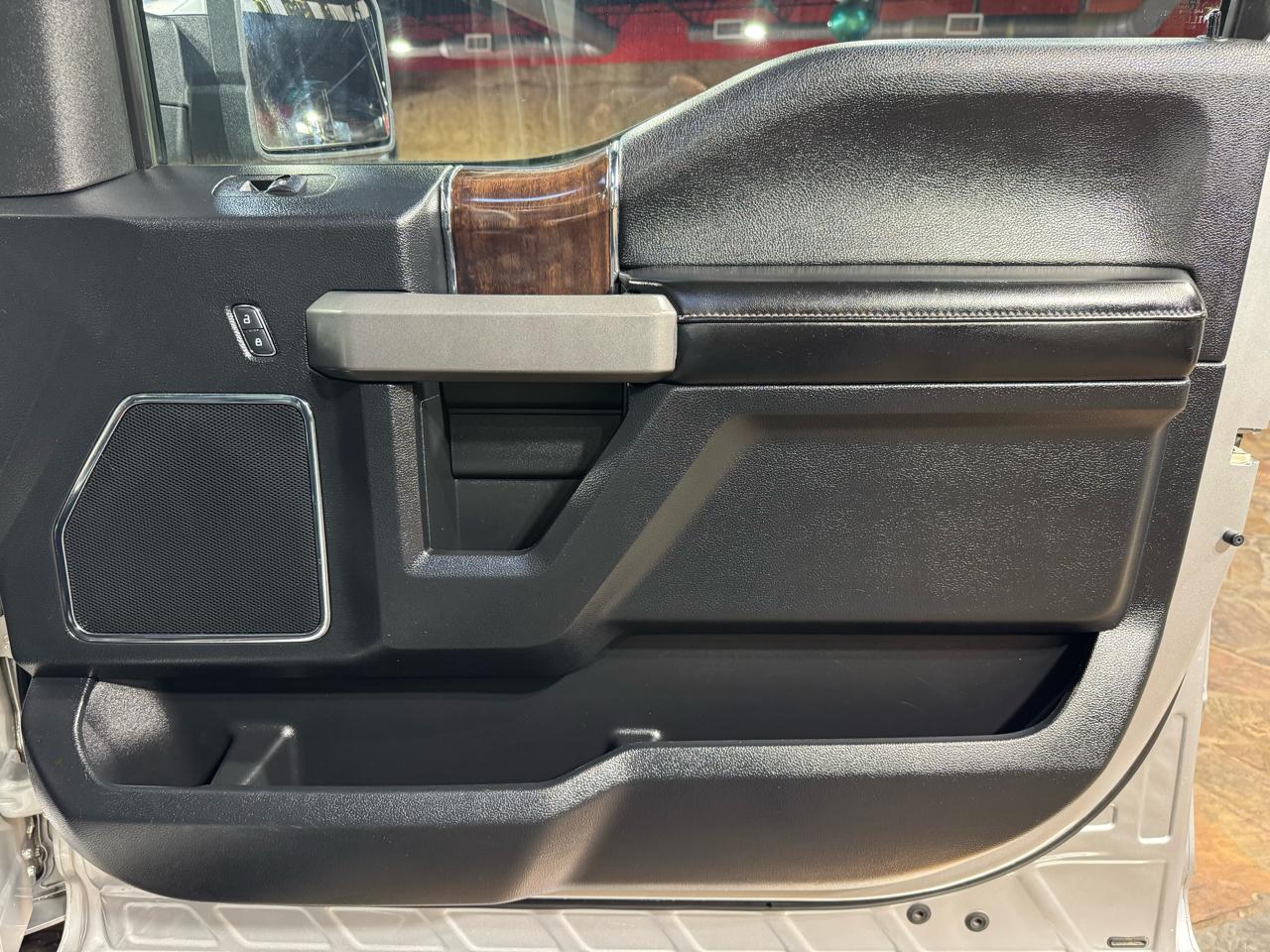 Ford F-150 Platinum 4WD SuperCrew 5.5' Box 2017