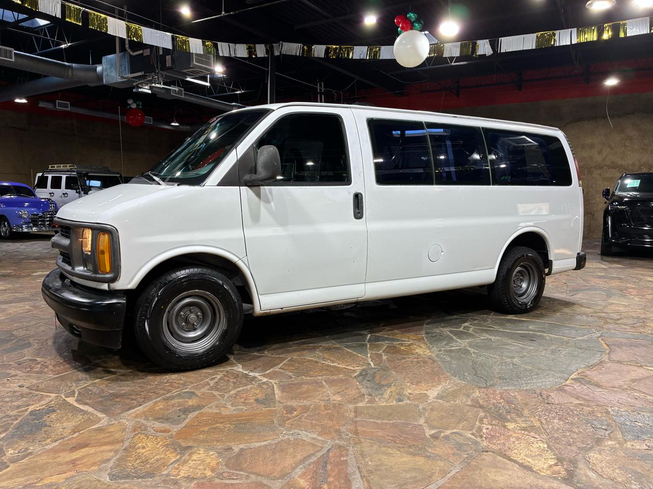 Chevrolet Express Van 1500 135" WB 2000