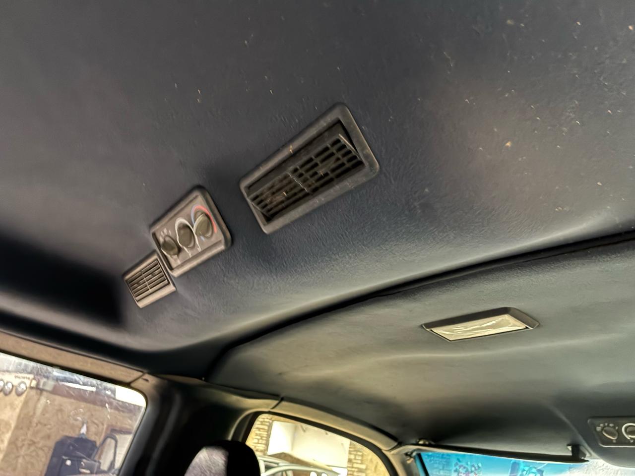 Chevrolet Express Van 1500 135" WB 2000