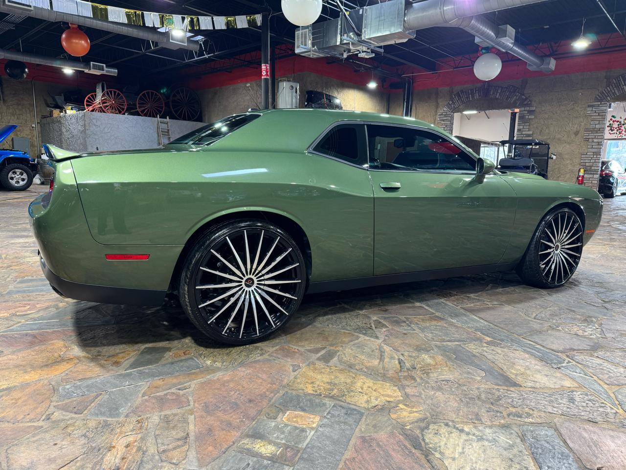 Dodge Challenger SXT RWD 2020