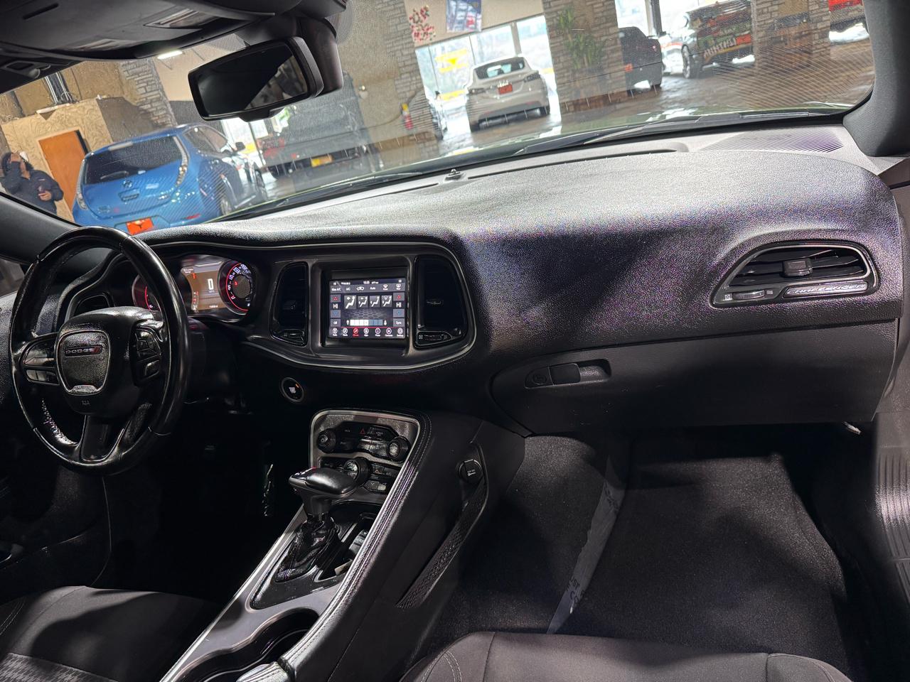 Dodge Challenger SXT RWD 2020