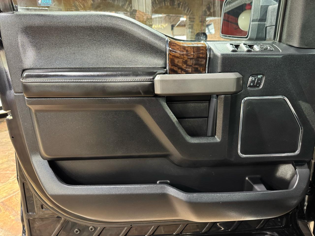 Ford F-150 Platinum 4WD SuperCrew 5.5' Box 2017