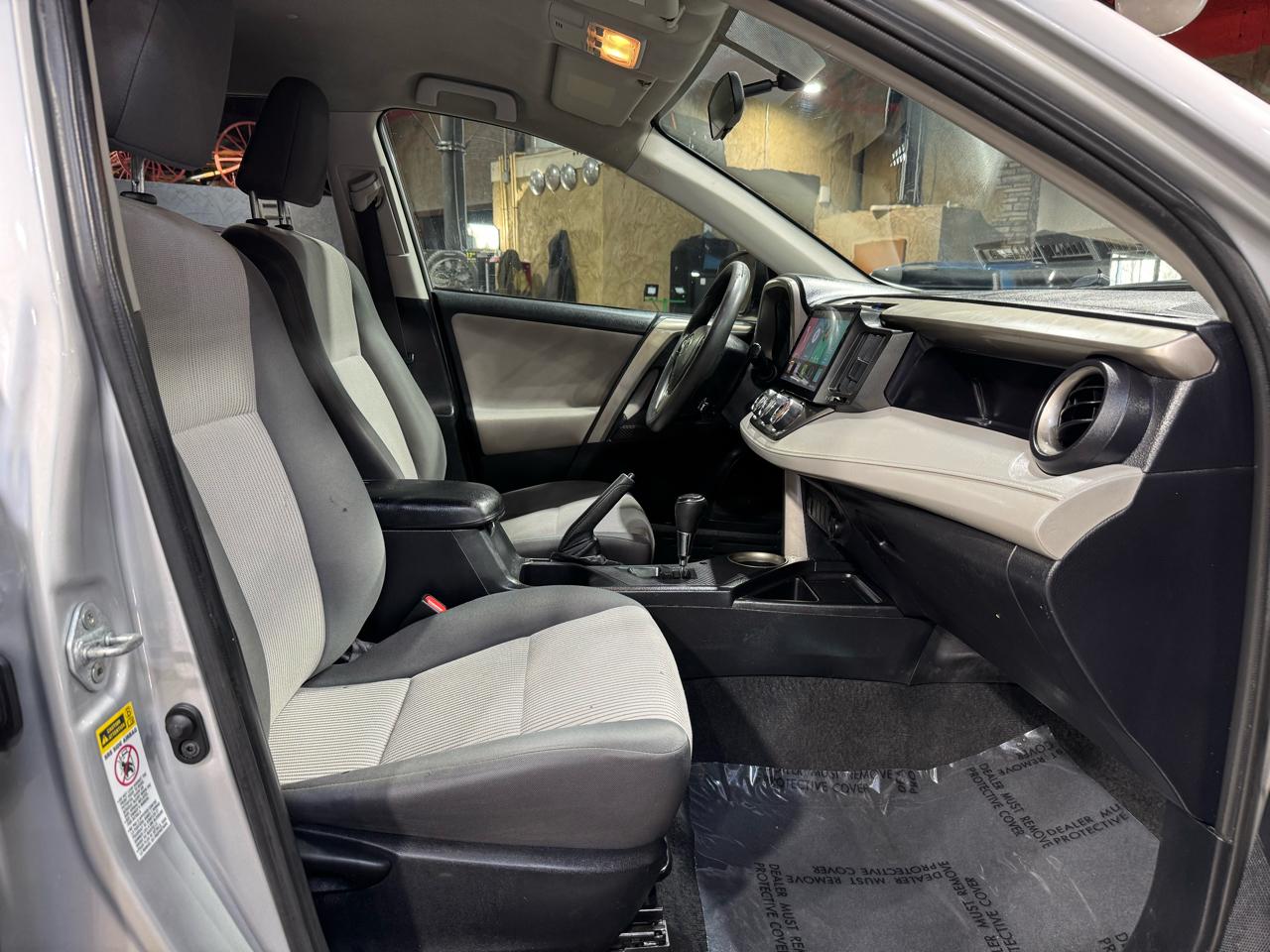 Toyota RAV4 FWD 4dr LE (Natl) 2014