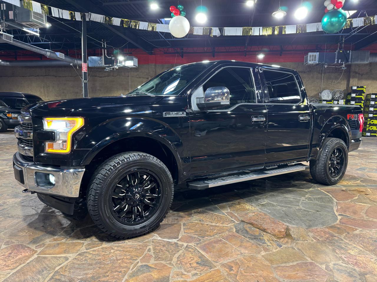 Ford F-150 4WD SuperCrew 145" Lariat 2017