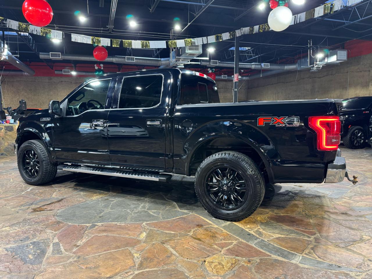 Ford F-150 4WD SuperCrew 145" Lariat 2017