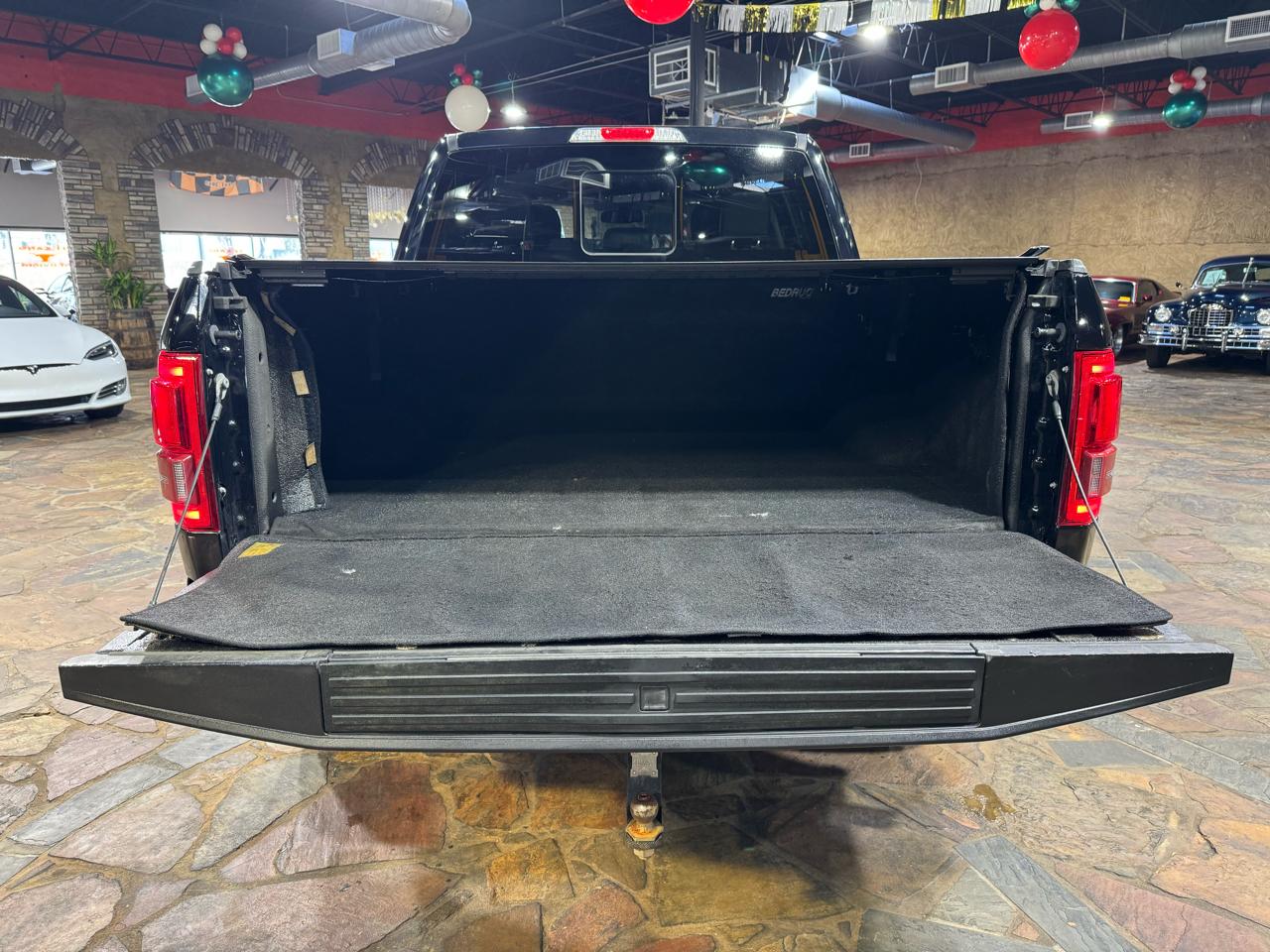 Ford F-150 4WD SuperCrew 145" Lariat 2017