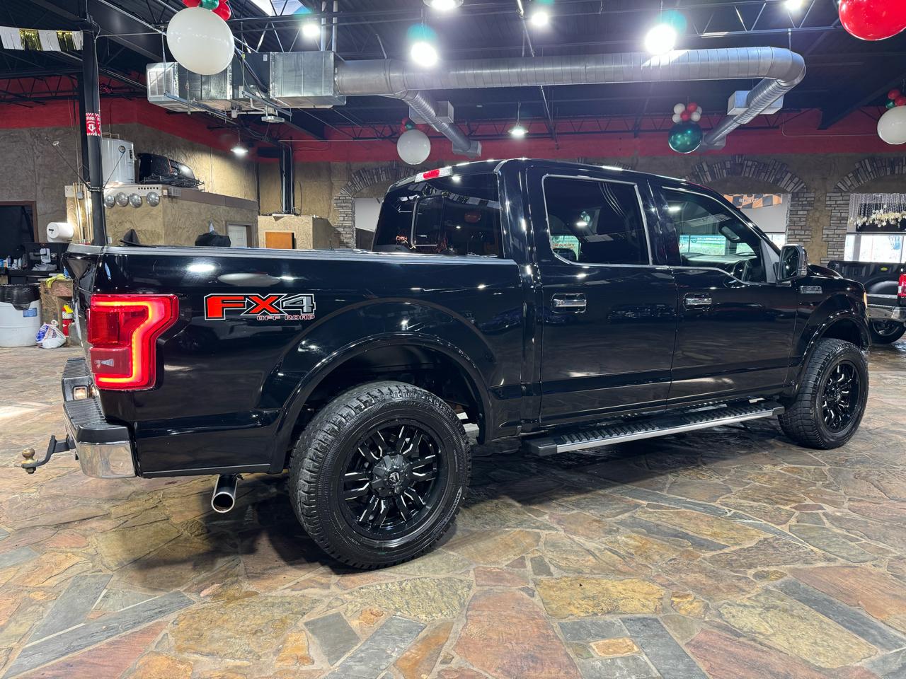 Ford F-150 4WD SuperCrew 145" Lariat 2017