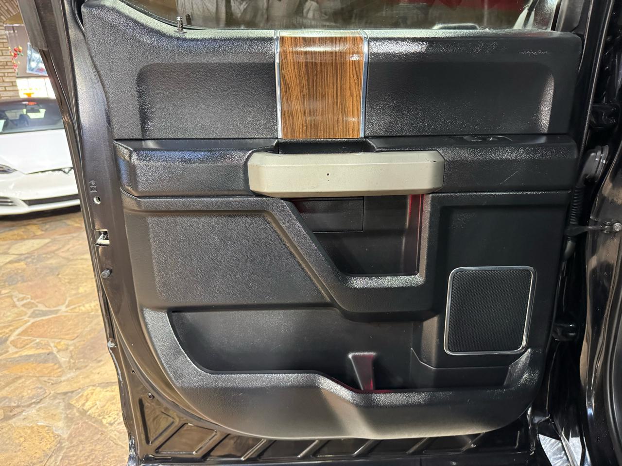 Ford F-150 4WD SuperCrew 145" Lariat 2017